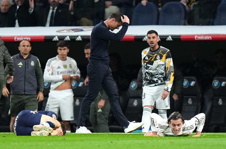 HLV Alonso đứng trước nguy cơ ‘bay ghế’ ngay trước Giáng sinh - Ảnh 1