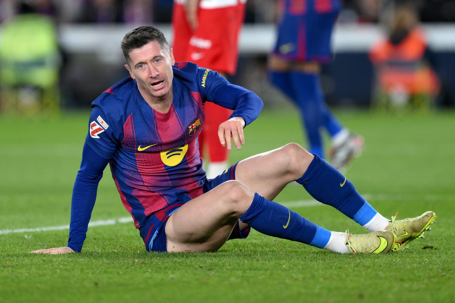 Bản tin Barcelona 11/12: Barca sắp bị UEFA trừng phạt, Lewandowski tìm đường ‘đào thoát’ - Ảnh 1