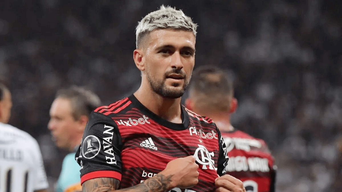 Top 10 cầu thủ c&oacute; &aacute;o đấu b&aacute;n nhiều nhất 2025: Messi, Ronaldo kh&ocirc;ng phải số 1 - Ảnh 2