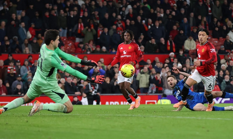 5 vấn đề của MU sau trận h&ograve;a Bournemouth - Ảnh 1