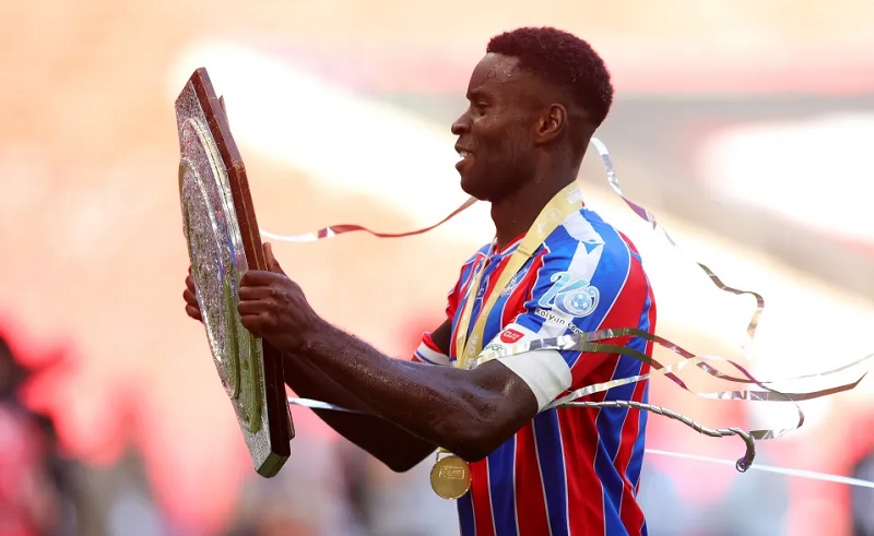 Bản tin Liverpool 16/12: The Kop gặp &lsquo;đối thủ nặng k&yacute;&rsquo; ở vụ Marc Guehi, Salah tranh giải FIFA The Best - Ảnh 1