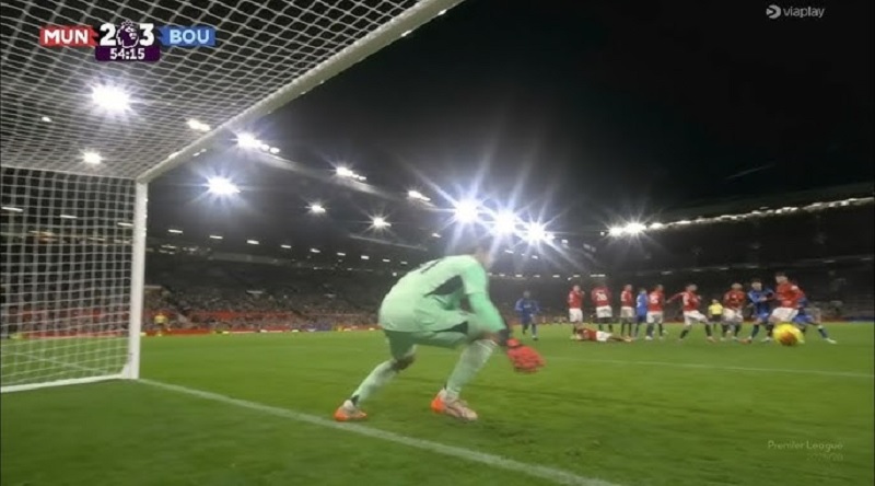 Kh&ocirc;ng thể tin được! Bruno chỉ thẳng g&oacute;c đ&aacute; phạt của Tavernier cho Lammens khiến ai xem cũng bất ngờ! - Ảnh 2