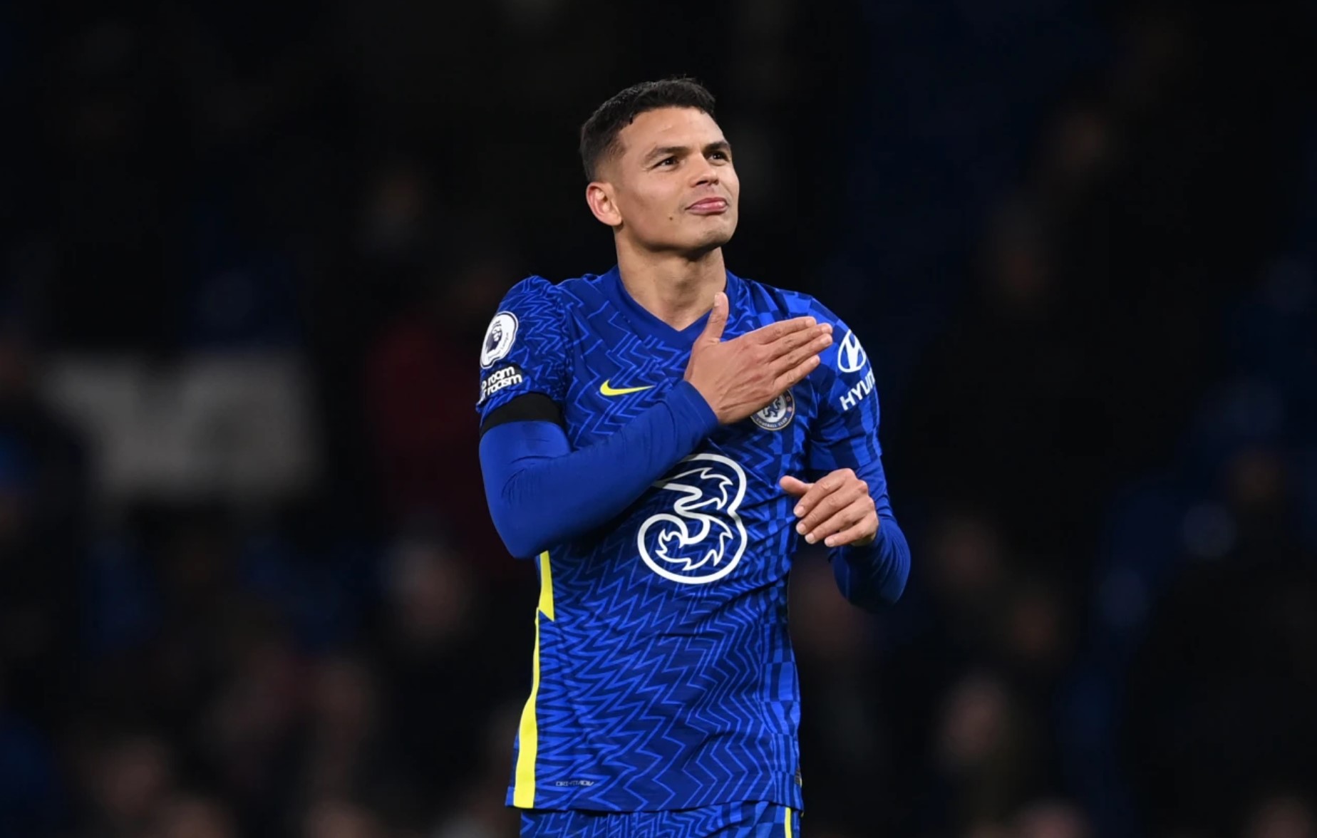 Thiago Silva c&oacute; thể sẽ kho&aacute;c &aacute;o một CLB Premier League từ th&aacute;ng 1/2026