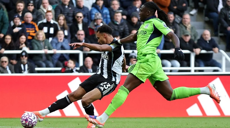 Soi k&egrave;o phạt g&oacute;c Newcastle vs Fulham, 3h15 ng&agrave;y 18/12 - Ảnh 1