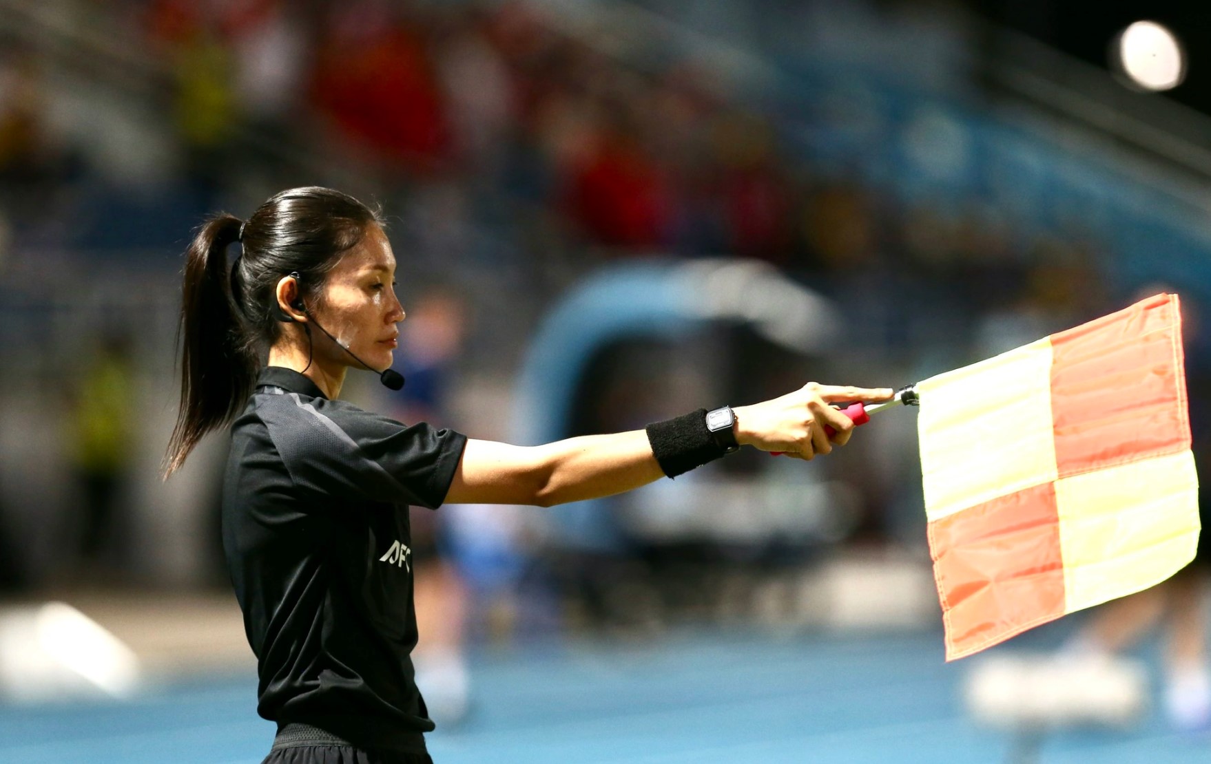 Với lỗi nặng n&agrave;y, trọng t&agrave;i Phutsavan Chanthavong sẽ phải nhận &aacute;n phạt nặng từ AFC