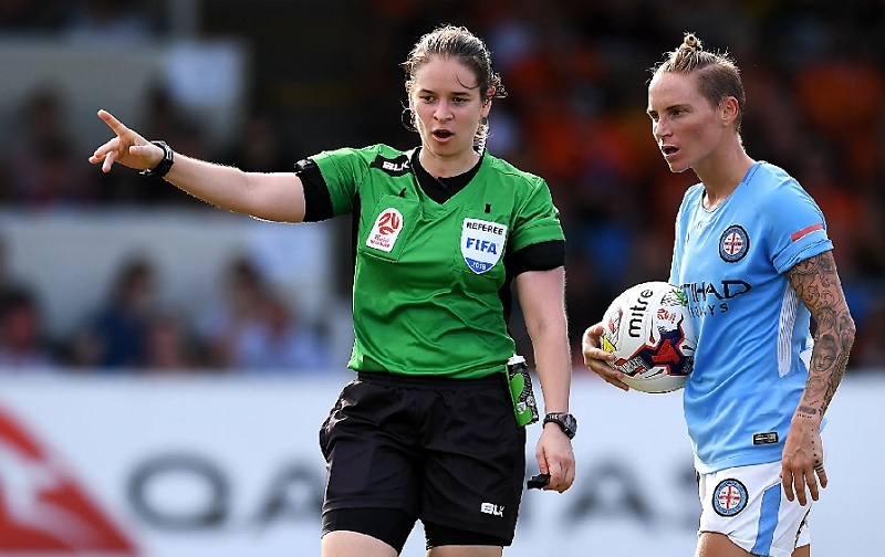 Profile g&acirc;y sốc của bộ đ&ocirc;i trọng t&agrave;i hợp sức &lsquo;cướp chiến thắng&rsquo; khỏi tay ĐT nữ Việt Nam - Ảnh 2