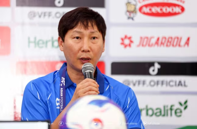 Trước chung kết SEA Games, truyền th&ocirc;ng H&agrave;n Quốc gửi lời nhắn đầy &yacute; nghĩa đến HLV Kim Sang Sik - Ảnh 2
