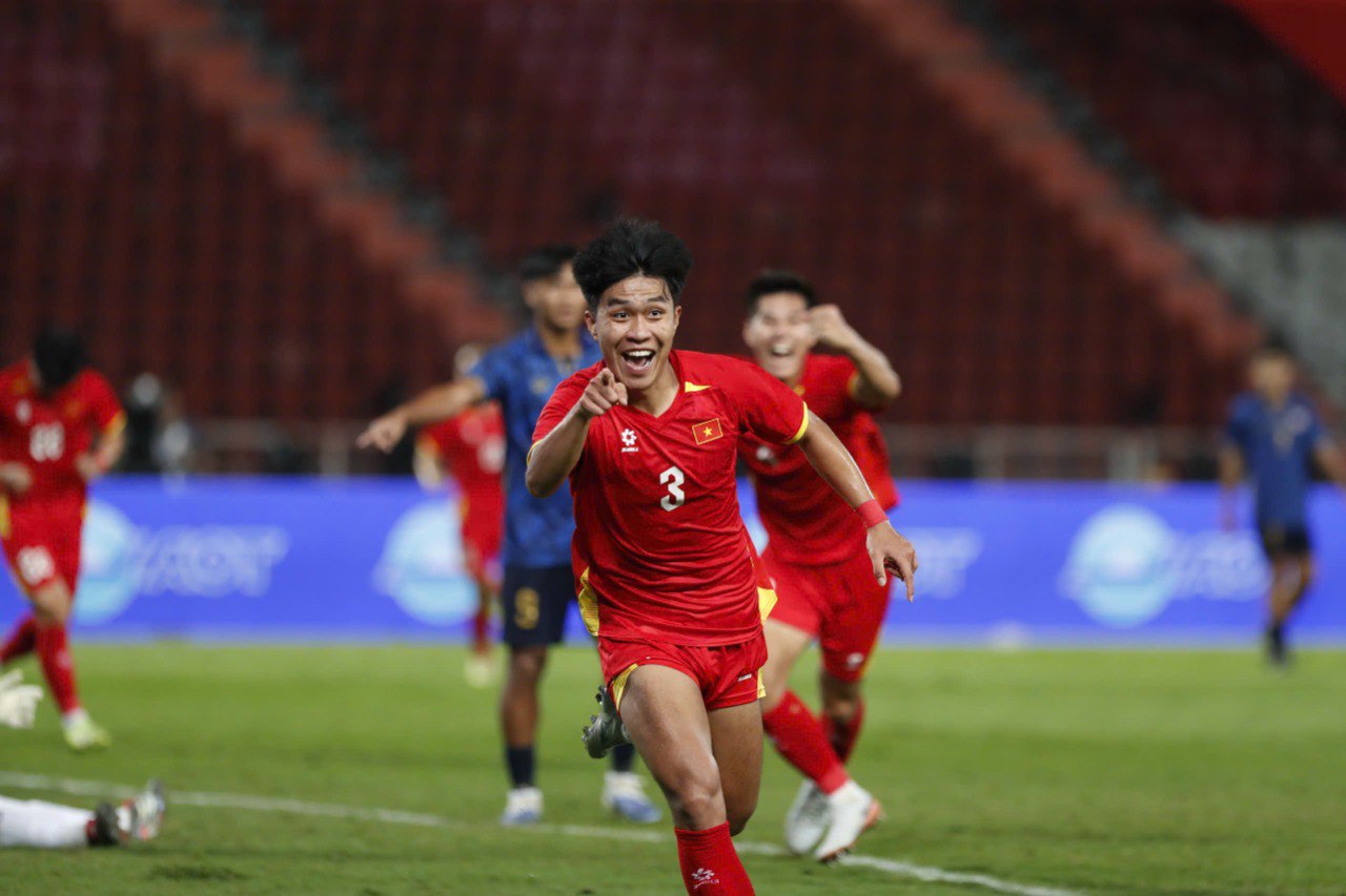U22 Việt Nam 3-2 U22 Th&aacute;i Lan chung kết b&oacute;ng đ&aacute; SEA GAMES: Thắng trận n&agrave;y, 3 đời người Th&aacute;i c&ograve;n phải sợ - Ảnh 1