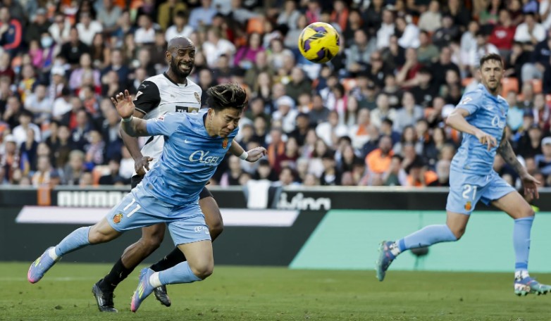 Nhận định, Soi tỷ lệ k&egrave;o Valencia vs Mallorca 3h00 ng&agrave;y 20/12: Gh&igrave;m ch&acirc;n b&ecirc;n bờ vực - Ảnh 3