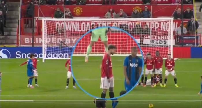 Không thể tin được! Bruno chỉ thẳng góc đá phạt của Tavernier cho Lammens khiến ai xem cũng bất ngờ!