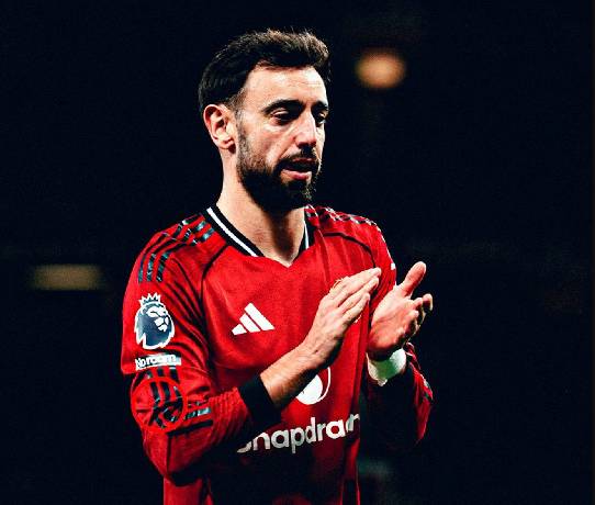 Được hỏi về lý do tại sao không rời MU, Bruno Fernandes nói một câu khiến ai nghe cũng cảm động!